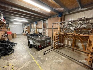 Plus de détails pour Local d'activités à louer