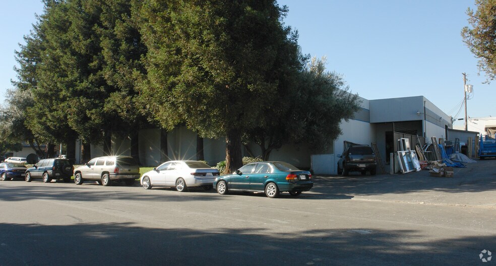 605 Nuttman St, Santa Clara, CA à louer - Photo de l’immeuble – Image 3 sur 4