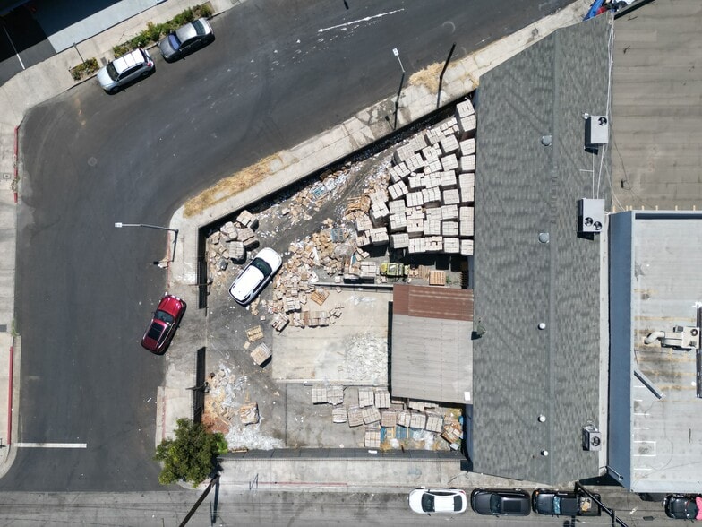 750 E Jefferson Blvd, Los Angeles, CA à louer - Photo de l’immeuble – Image 1 sur 7