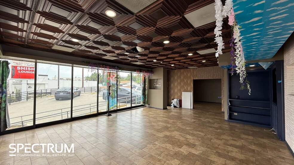 18000 Ventura Blvd, Encino, CA à louer - Photo intérieure – Image 3 sur 9