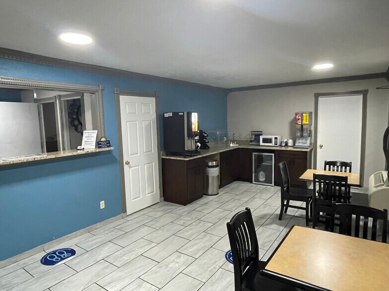 1901 E 1st St, Pratt, KS à vendre - Photo de l’immeuble – Image 3 sur 15