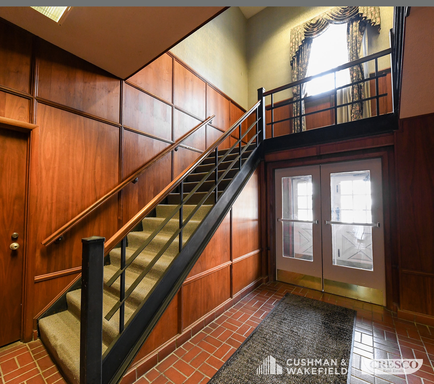 1495 Warren Rd, Lakewood, OH à vendre Photo intérieure– Image 1 sur 5