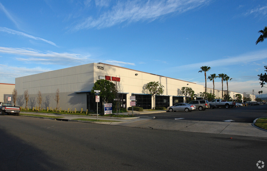 1525 N Endeavor Pl, Anaheim, CA à louer - Photo de l’immeuble – Image 2 sur 9