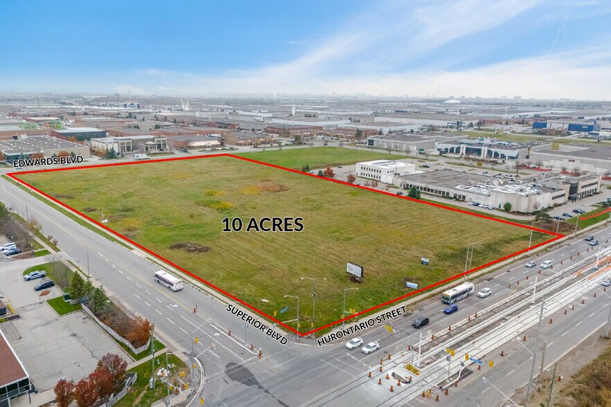 70 Superior Blvd, Mississauga, ON à vendre - Photo de l’immeuble – Image 2 sur 23