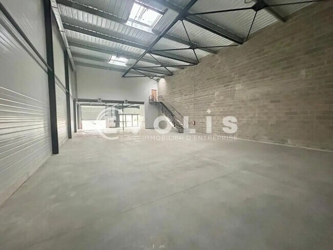 Plus de détails pour Local d'activités à louer