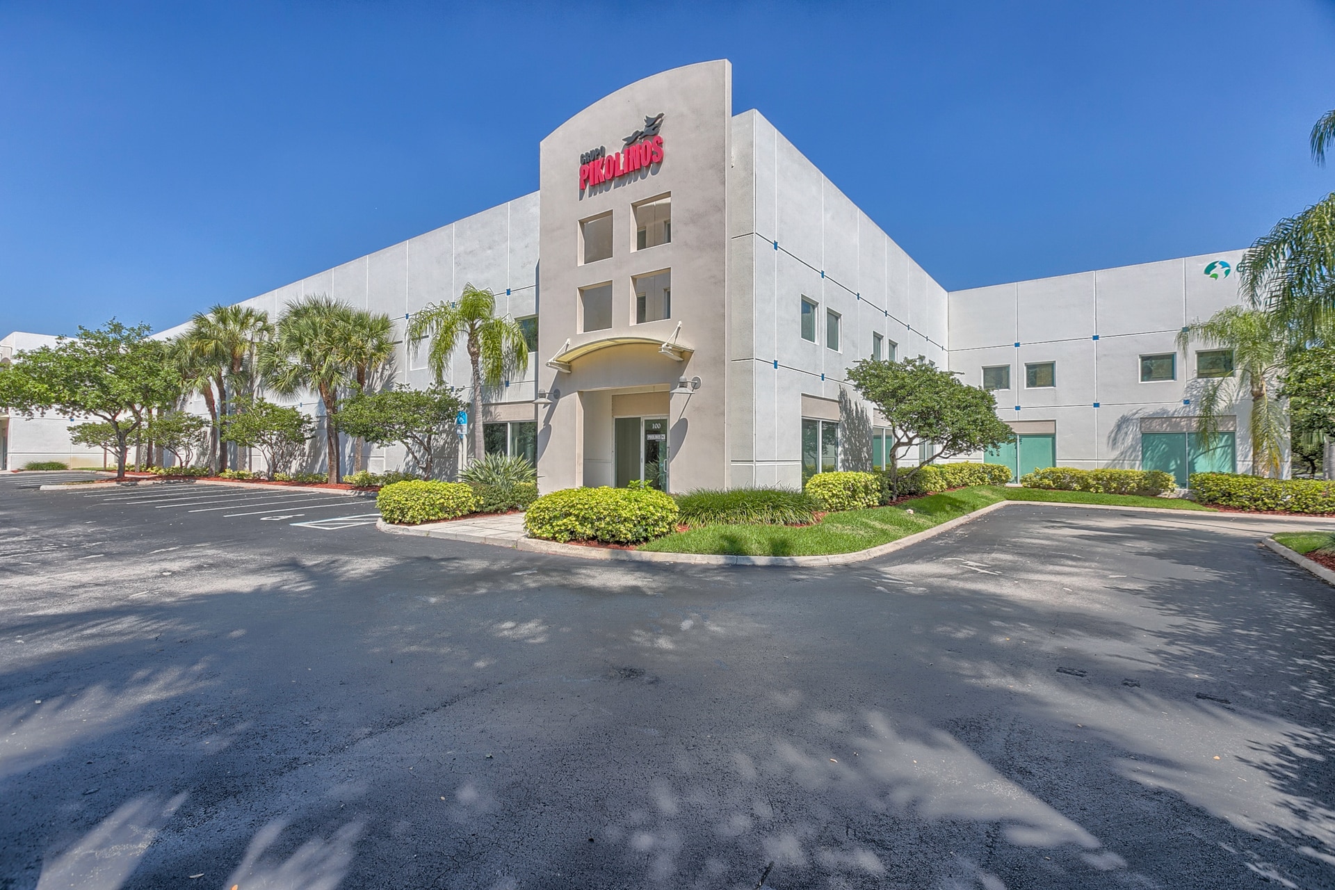 6701 NW 7th St, Miami, FL à louer Photo de l’immeuble– Image 1 sur 1