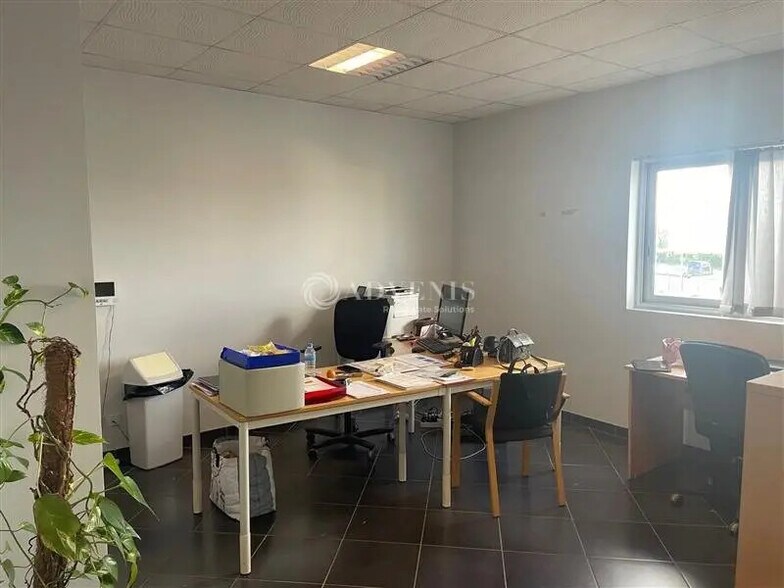Local d’activités dans à louer - Photo de l’immeuble – Image 2 sur 5