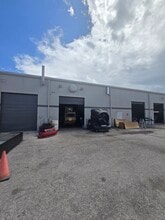 6605-6619 E Colonial Dr, Orlando, FL à louer Photo intérieure– Image 2 sur 7