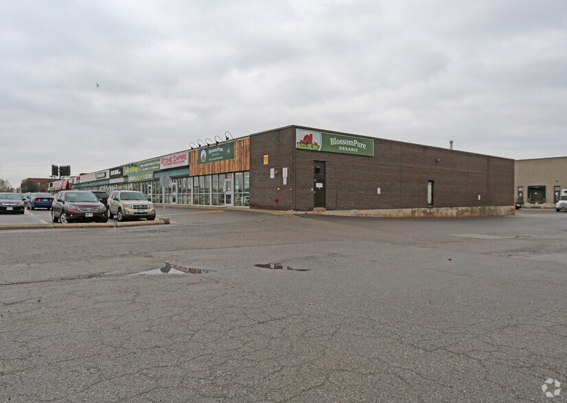 100 The East Mall, Toronto, ON à louer - Photo de l’immeuble – Image 3 sur 4