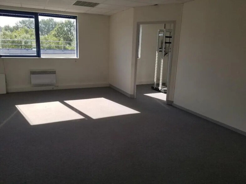 Bureau dans Hérouville-Saint-Clair à louer - Photo de l’immeuble – Image 2 sur 10