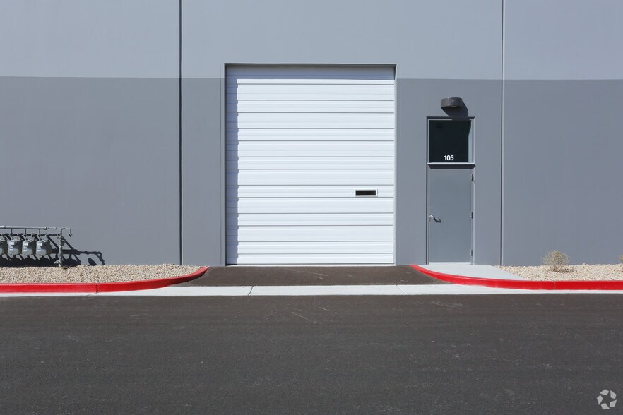 7375 Commercial Way, Henderson, NV à louer - Photo de l’immeuble – Image 3 sur 7