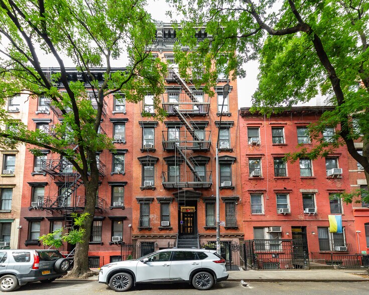 417 E 9th St, New York, NY à vendre - Photo de l’immeuble – Image 1 sur 13
