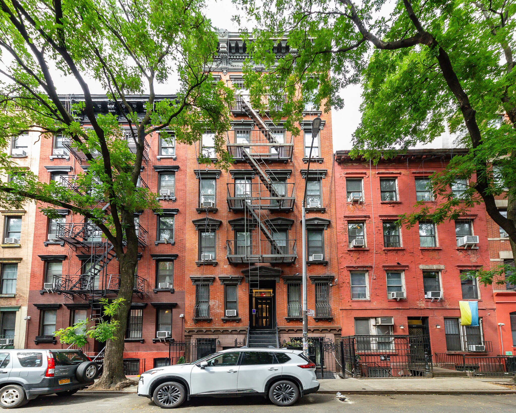 417 E 9th St, New York, NY à vendre Photo de l’immeuble– Image 1 sur 14