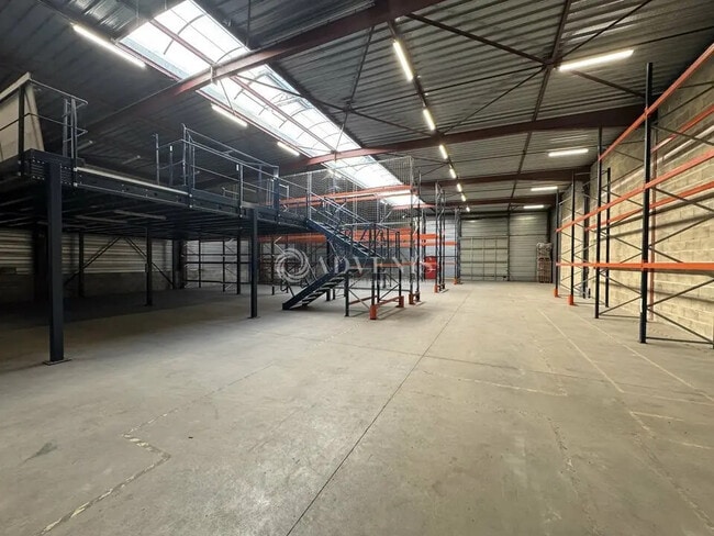 Plus de détails pour Local d'activités à louer