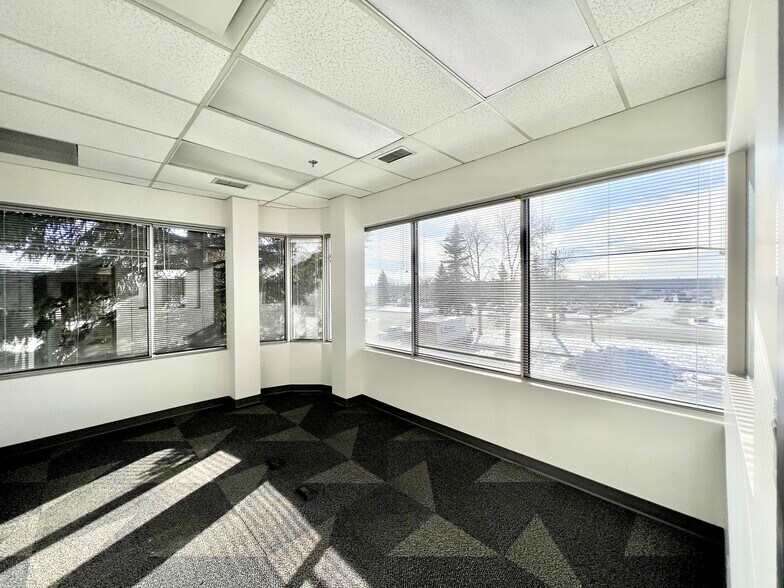 4640-4888 72nd Ave SE, Calgary, AB à louer - Photo intérieure – Image 3 sur 7