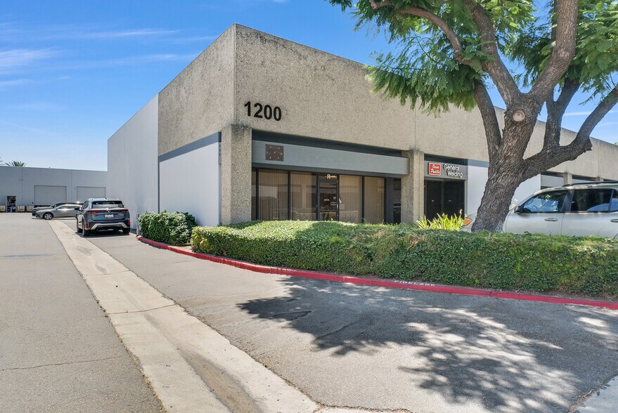 1200 N Jefferson St, Anaheim, CA à vendre - Photo de l’immeuble – Image 1 sur 13