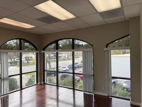 2277 Townsgate Rd, Westlake Village, CA à louer Photo intérieure– Image 1 sur 3