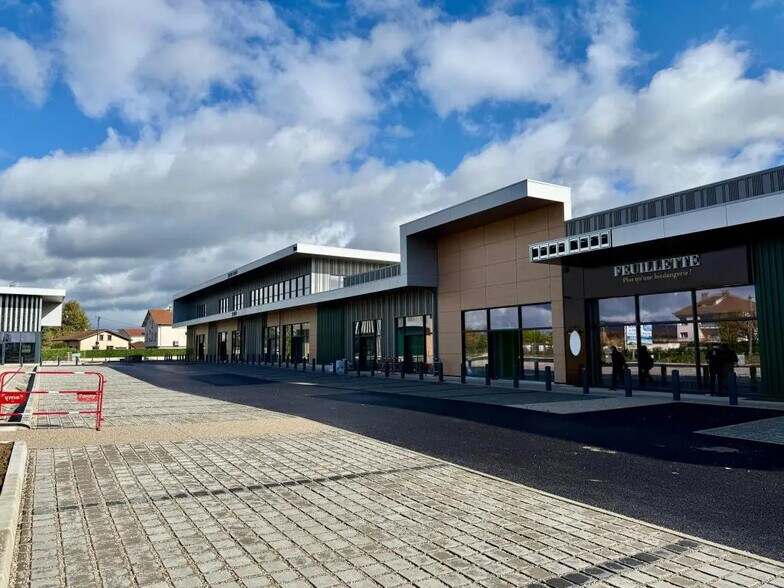 Local d’activités dans Saint-Denis-lès-Bourg à louer - Photo de l’immeuble – Image 2 sur 4