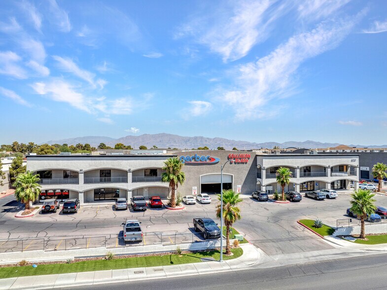 3231 N Decatur Blvd, Las Vegas, NV à louer - Photo de l’immeuble – Image 3 sur 5
