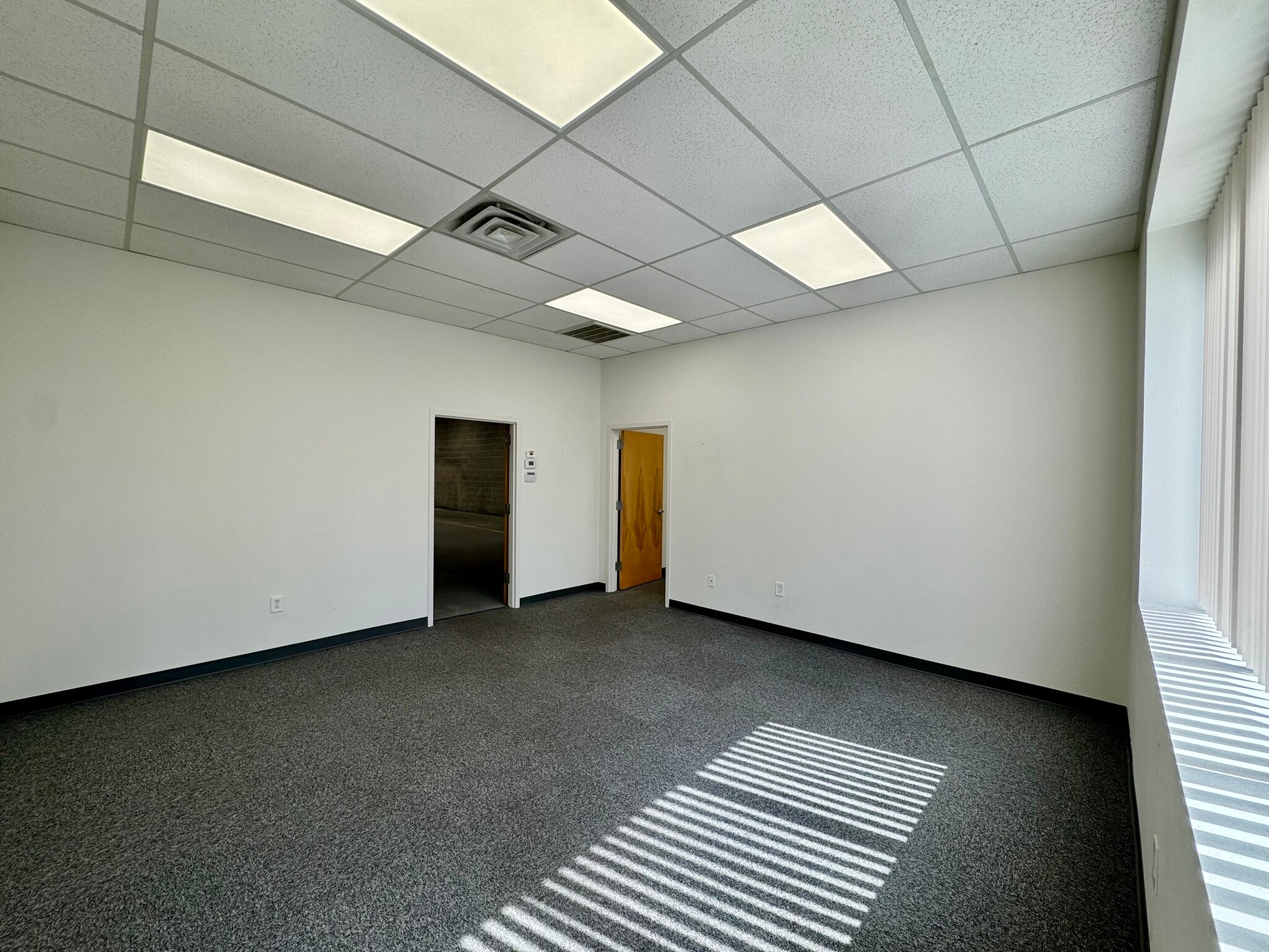 1320 Lincoln Ave, Holbrook, NY à louer Photo intérieure– Image 1 sur 3