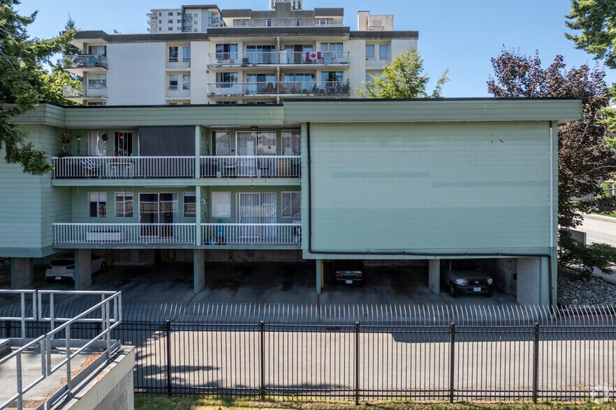 15318 N Bluff Rd, White Rock, BC à vendre - Photo de l’immeuble – Image 3 sur 5
