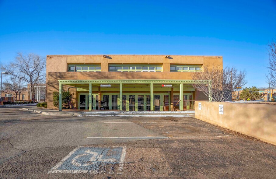 300 Paseo De Peralta, Santa Fe, NM à vendre - Photo de l’immeuble – Image 2 sur 22