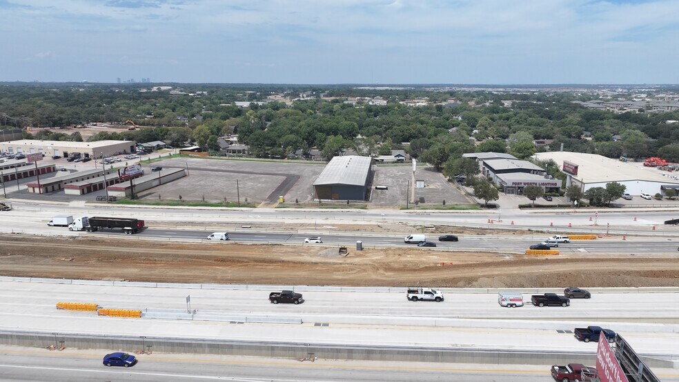5105 E California Pky, Fort Worth, TX à louer - Photo de l’immeuble – Image 2 sur 10