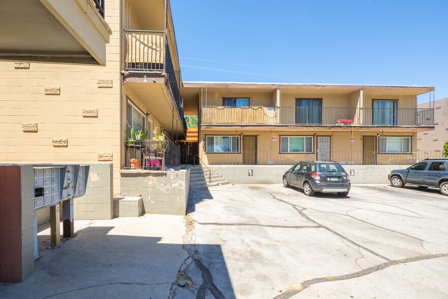 2440 Sutro St, Reno, NV à vendre - Photo de l’immeuble – Image 3 sur 12