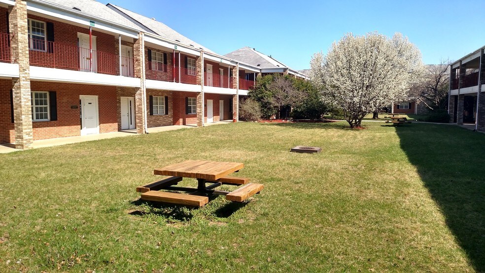 14300 Gallant Fox Ln, Bowie, MD à vendre - Photo de l’immeuble – Image 3 sur 8