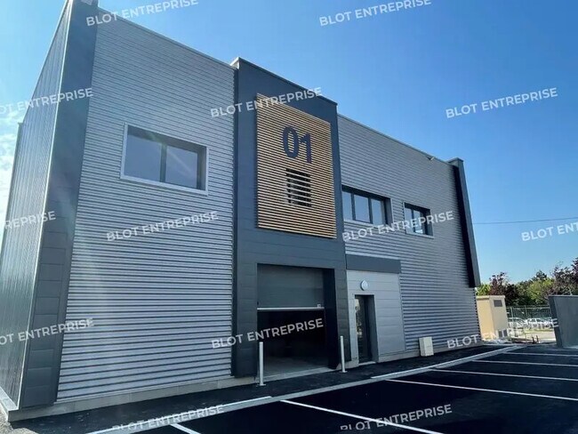 Plus de détails pour 14 Rue Robert Schuman, Saint-Herblain - Local d'activités à louer