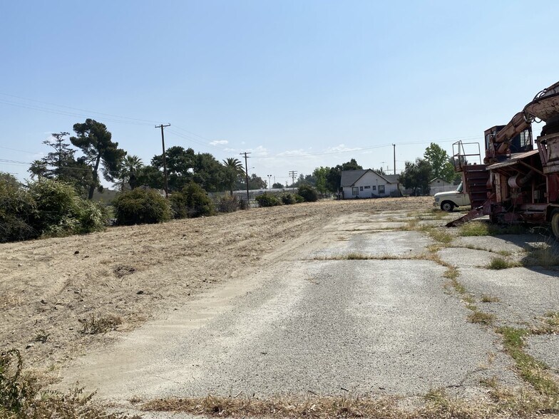 472 E E St, Colton, CA à louer - Photo de l’immeuble – Image 3 sur 10
