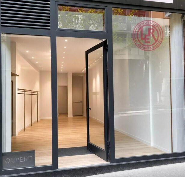 Local commercial dans Paris à louer - Photo de l’immeuble – Image 1 sur 2