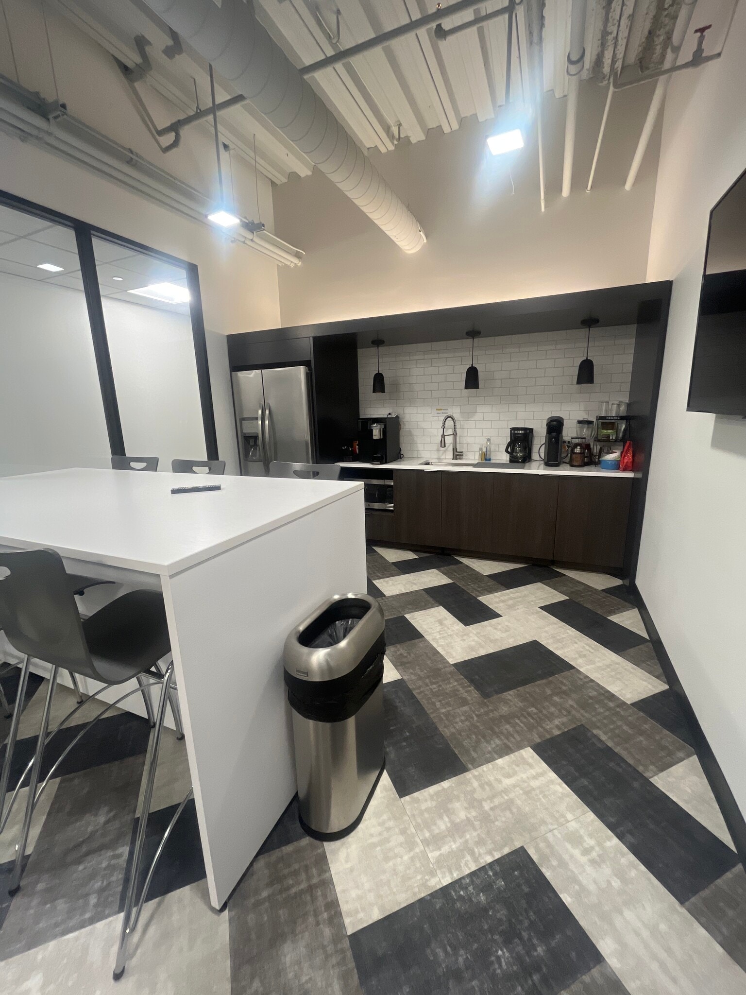 425 S Financial Pl, Chicago, IL à louer Photo de l’immeuble– Image 1 sur 3