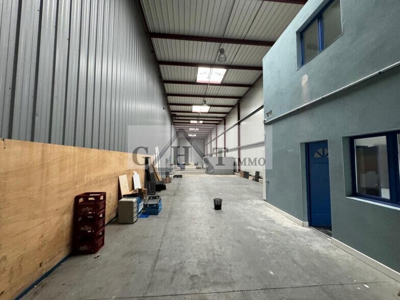 Industriel/Logistique dans Santeny à vendre - Photo intérieure – Image 3 sur 3