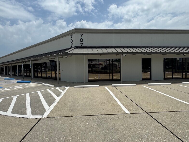 707 Grand Caillou Rd, Houma, LA à louer - Photo de l’immeuble – Image 2 sur 11