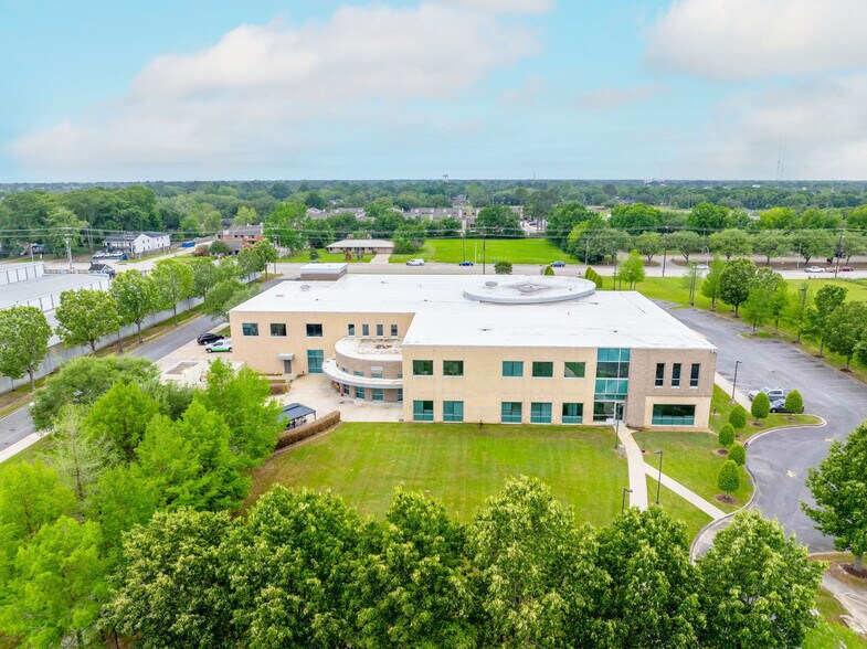 1906 Eraste Landry Rd, Lafayette, LA à vendre - Photo de l’immeuble – Image 2 sur 17