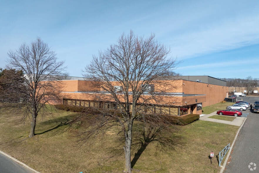 100 Wireless Blvd, Hauppauge, NY à louer - Photo principale – Image 1 sur 10