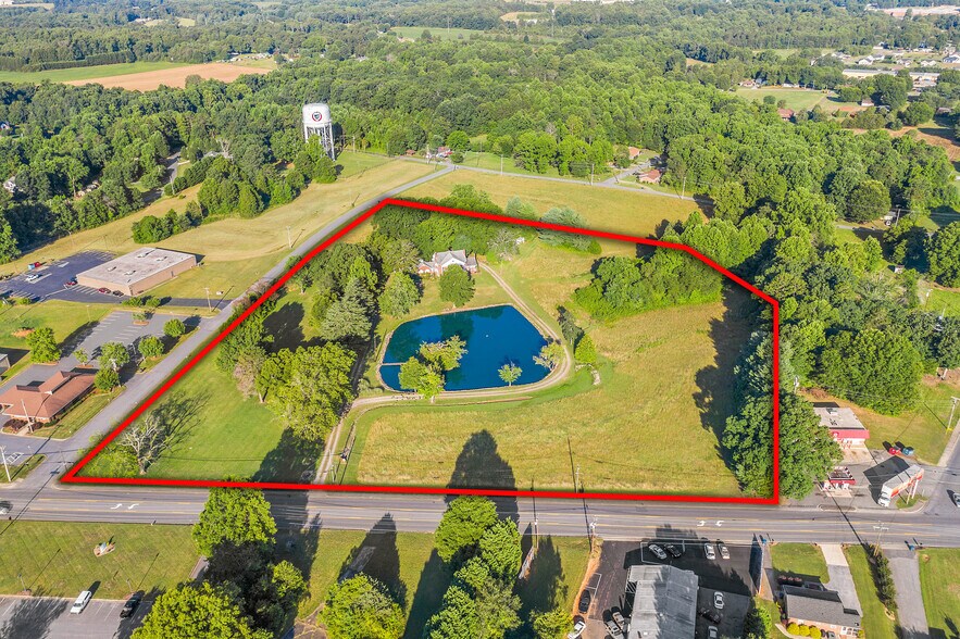 100 Island Ford Rd, Maiden, NC à vendre - Photo principale – Image 1 sur 15