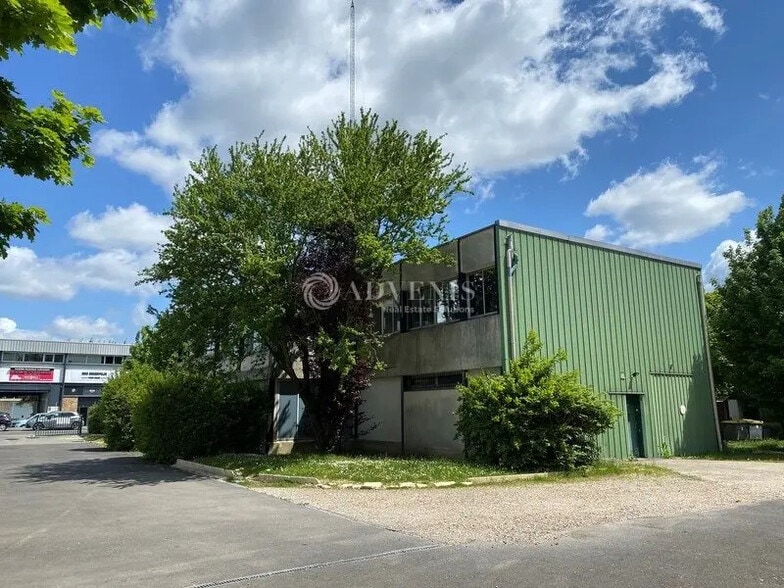 Local d’activités dans Guyancourt à louer - Photo de l’immeuble – Image 3 sur 7