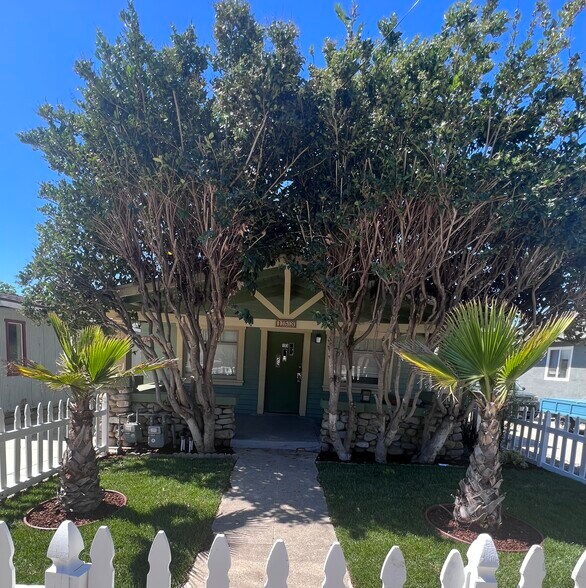 153 S Laurel St, Ventura, CA à vendre - Photo de l’immeuble – Image 2 sur 20