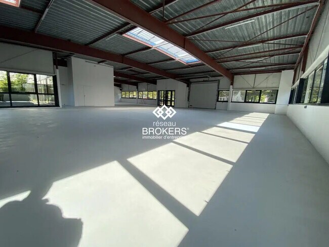 Plus de détails pour Bureau, Local d'activités à louer