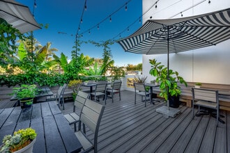 698 N Coast Highway 101, Encinitas, CA à louer Photo intérieure– Image 2 sur 11