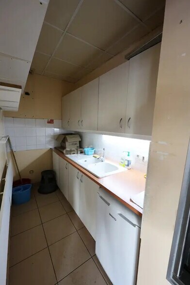 Local commercial dans Poitiers à vendre - Photo de l’immeuble – Image 3 sur 6