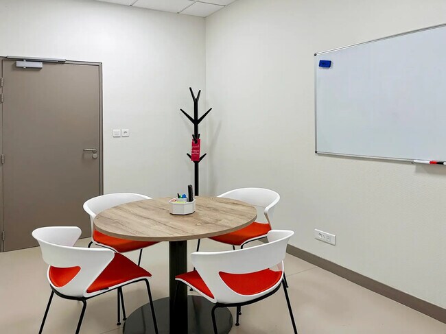 Plus de détails pour 8 Avenue De Shenzhen, Chasseneuil-du-Poitou - Bureau à louer