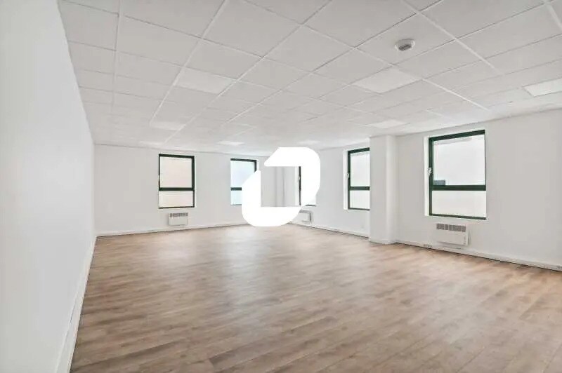 Bureau dans Viry-Châtillon à louer - Photo de l’immeuble – Image 3 sur 11