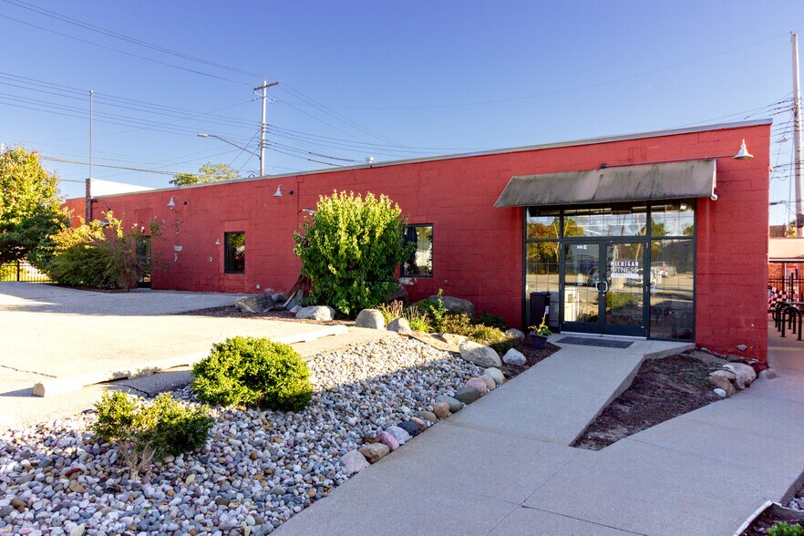 1213 Center St, Lansing, MI à vendre - Photo de l’immeuble – Image 3 sur 37