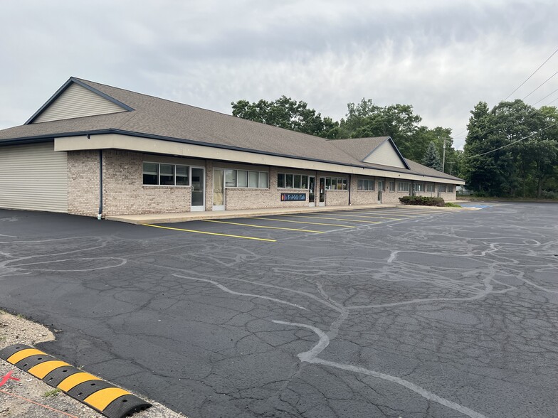 1699 Lansing Rd, Charlotte, MI à louer - Photo de l’immeuble – Image 3 sur 4