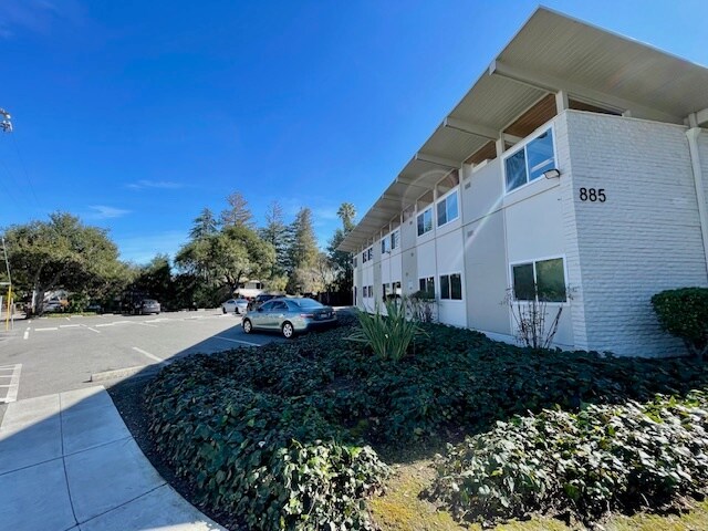 885 N San Antonio Rd, Los Altos, CA à louer - Photo de l’immeuble – Image 2 sur 7