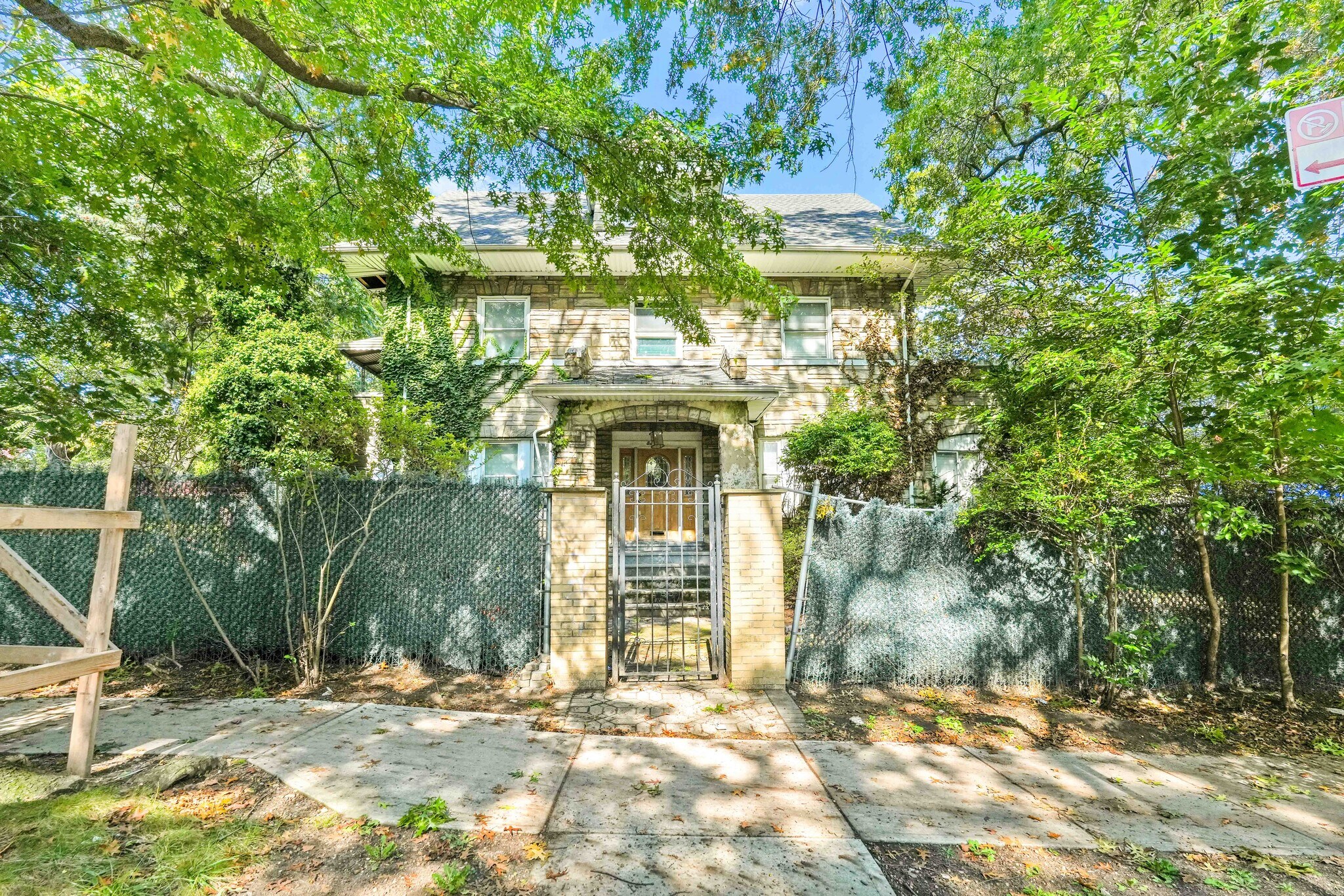 8126 Austin St, Kew Gardens, NY à vendre Photo principale– Image 1 sur 31