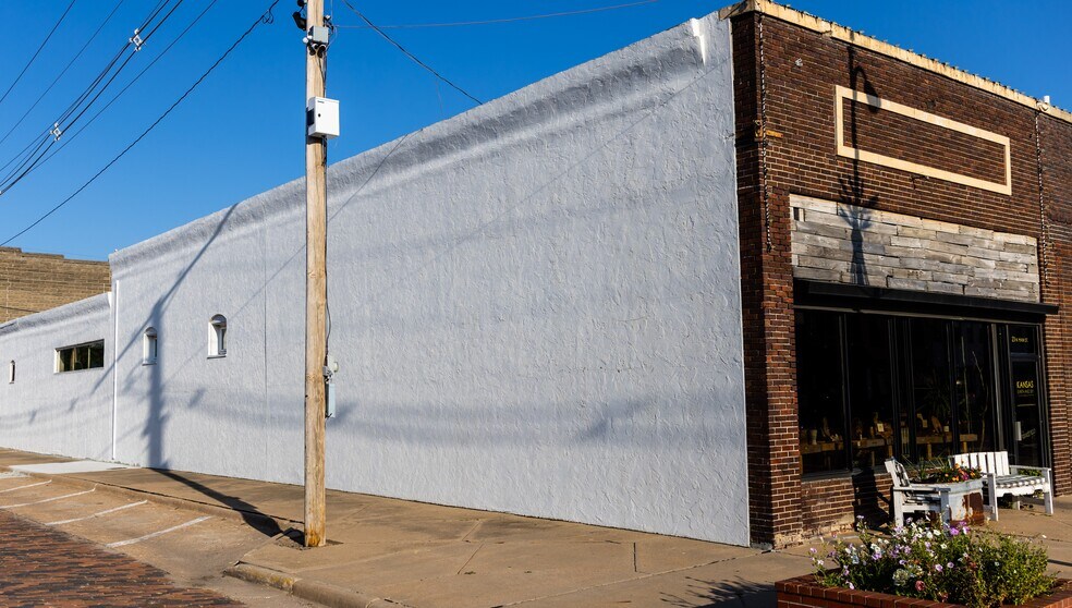 23 N Main St, Ellinwood, KS à vendre - Photo de l’immeuble – Image 2 sur 37